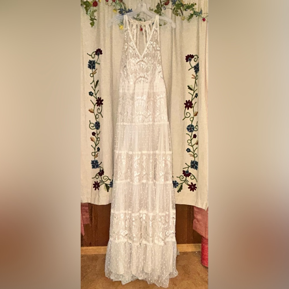 Elegant White Lace Wedding Dress